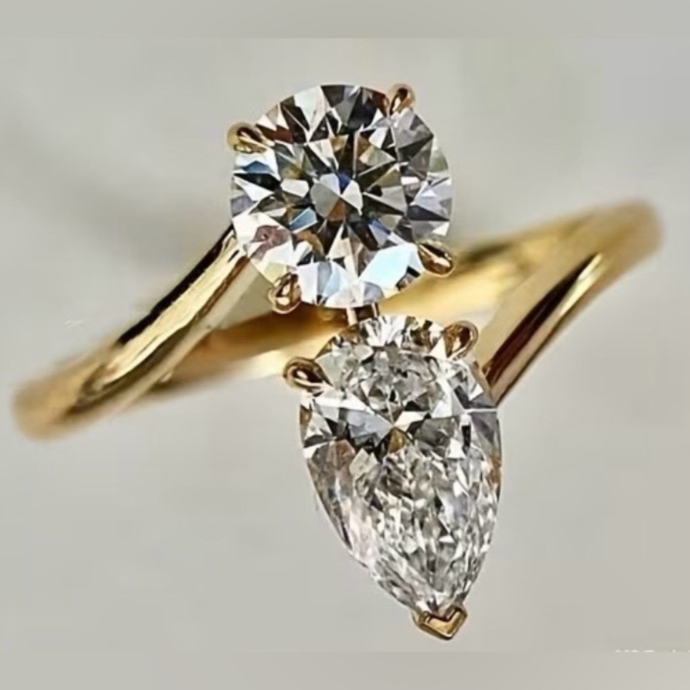Elegant Sterling Silver in a gold plated setting Women's Ring